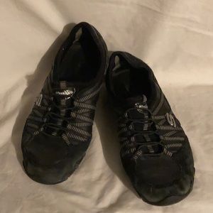Sketchers tennis shoes black